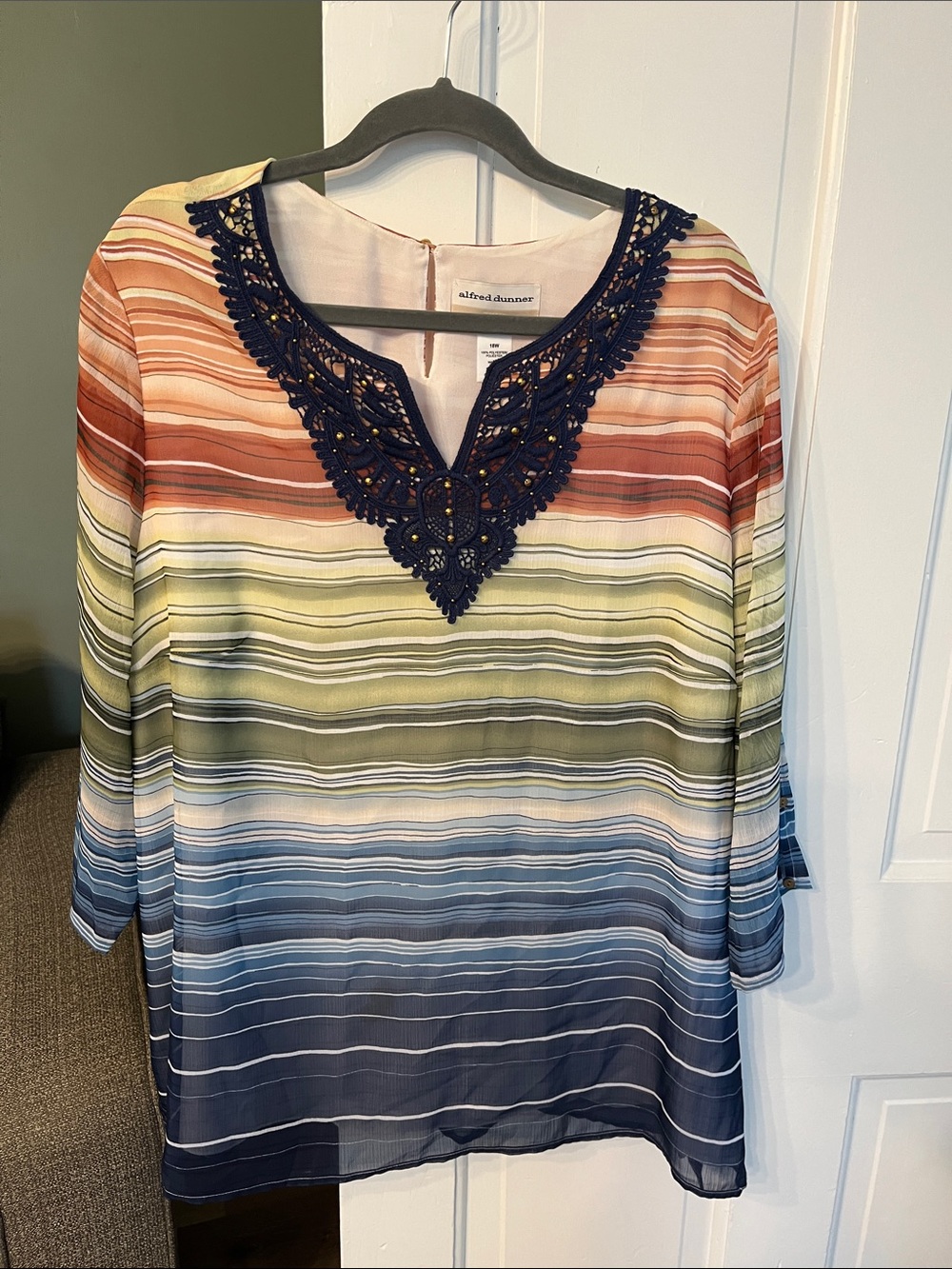 Alfred Dunner Top lace beaded neckline accent 18W
